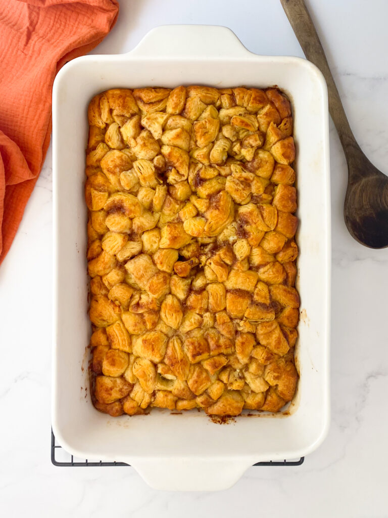 baked cinnamon roll breakfast casserole